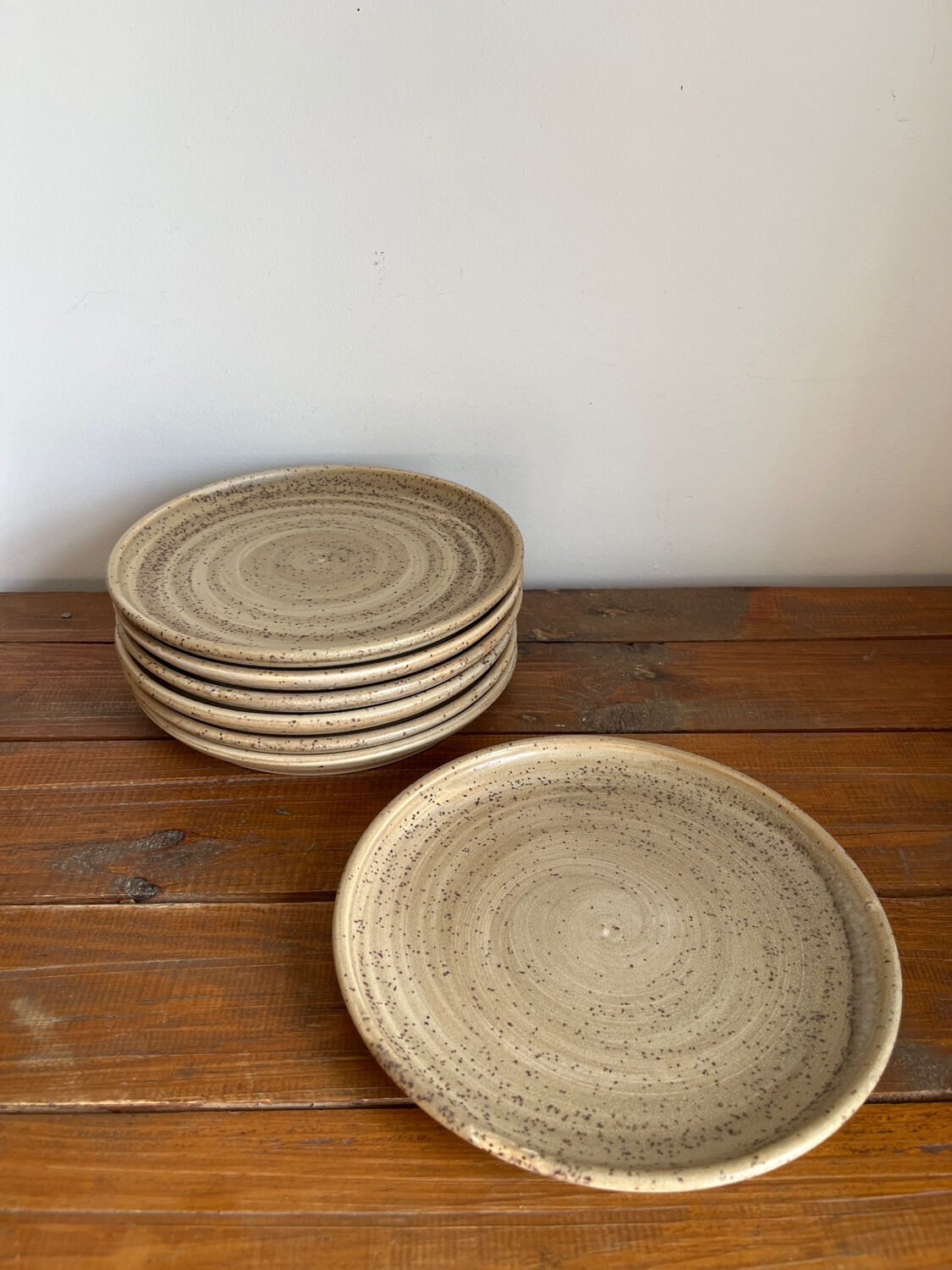 7 dessert plates in stoneware