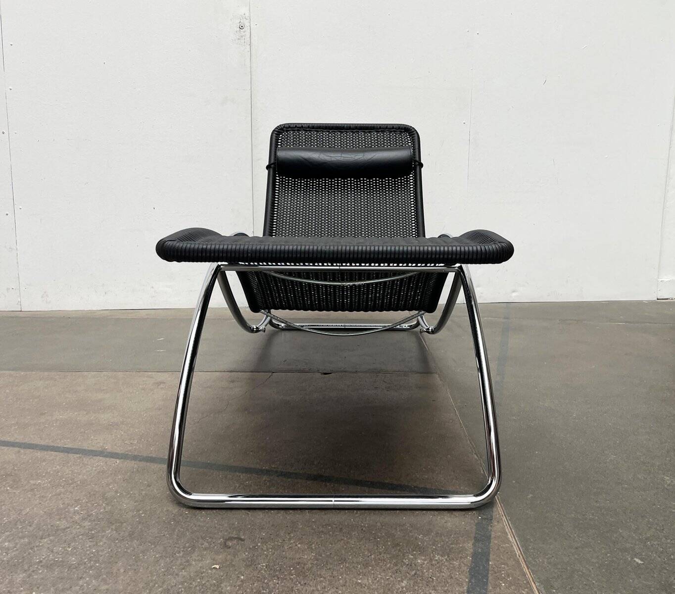 Vintage chaise longue model S 828 in tubular steel by Torben Skov for Thonet, 1980s.