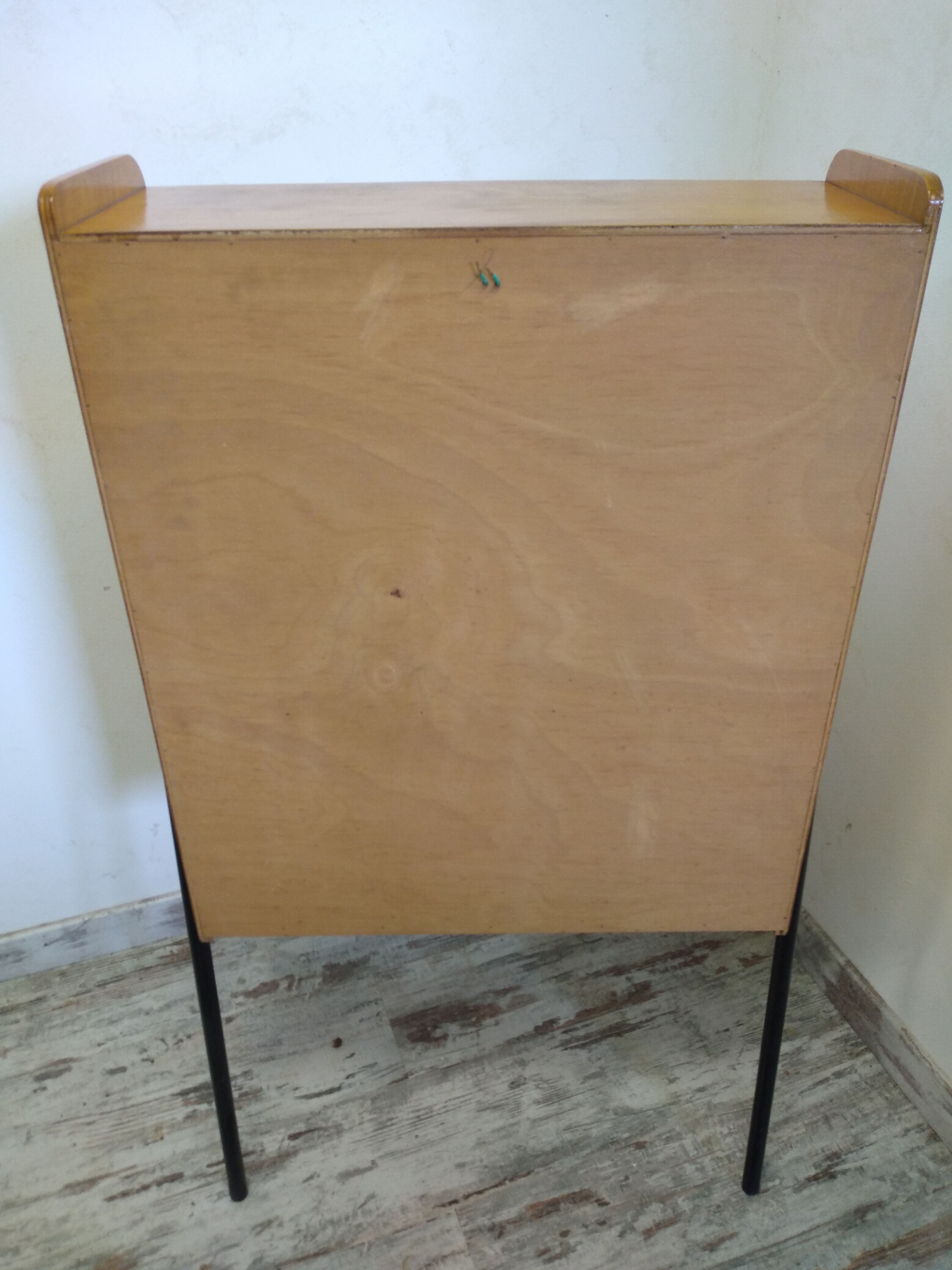 Scandinavian secretary