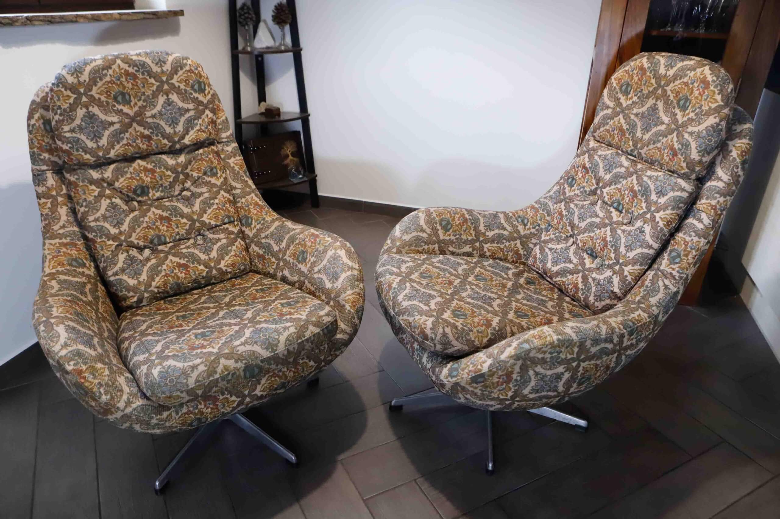 Set of 2 vintage high-back swivel armchairs with abstract upholstery