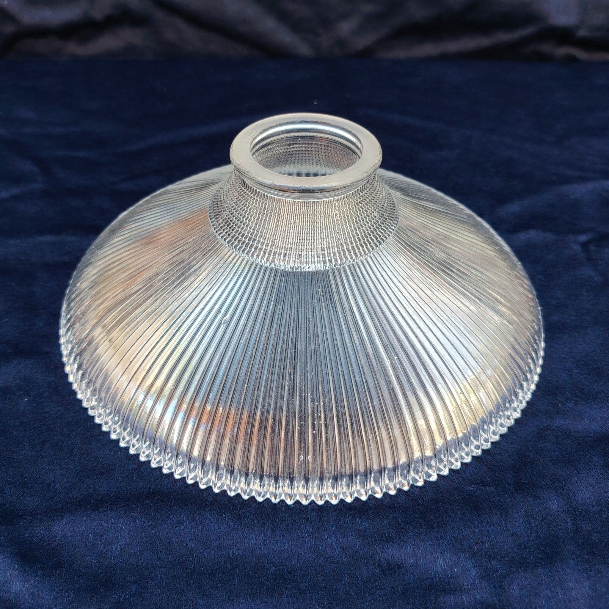 Abat-jour en verre holophane, design vintage