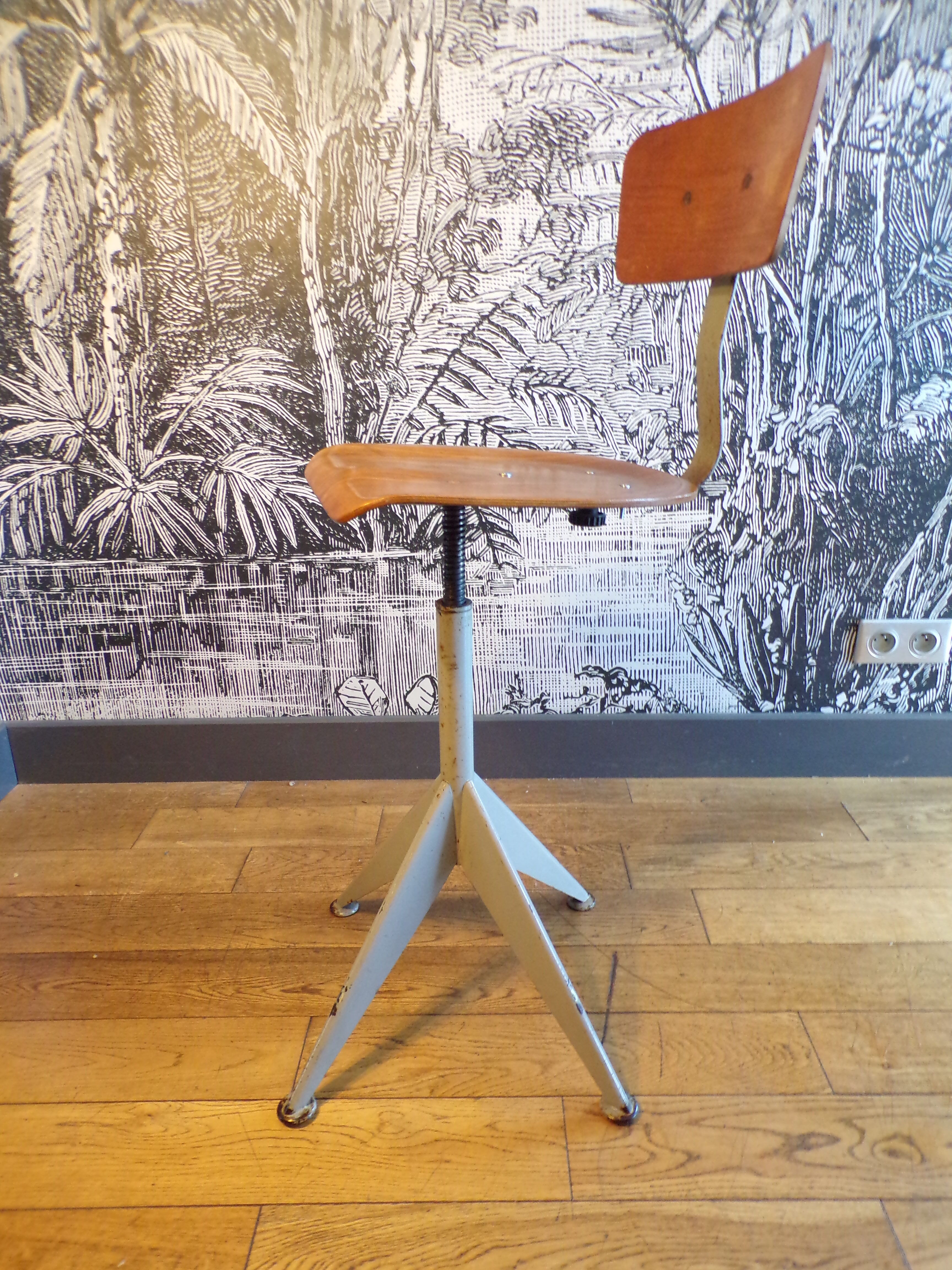 Screw workshop chair