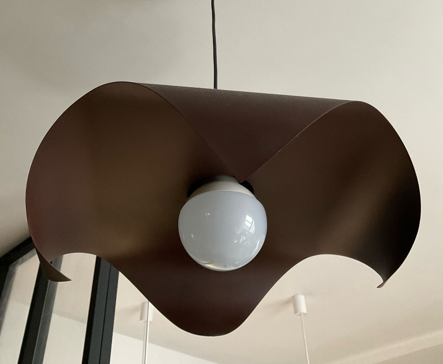 Design suspension in folded metal