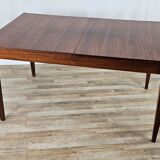 Extendable table in laminate