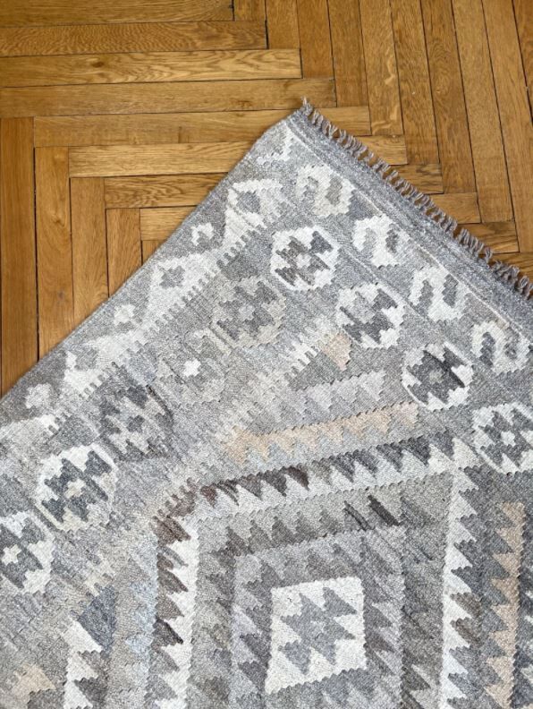 Marine kilim carpet 192 x 154 cm