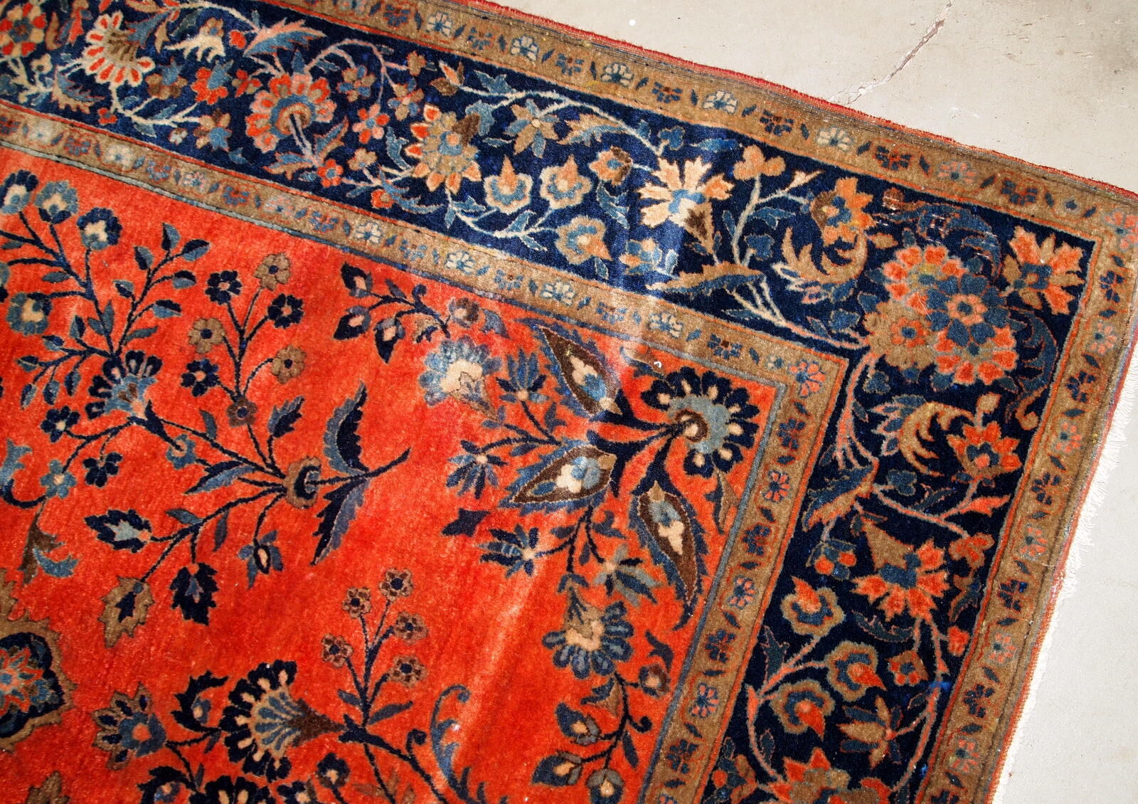 Handmade antique Persian Sarouk rug 4' x 6.4' (122cm x 195cm) 1920s - 1B785