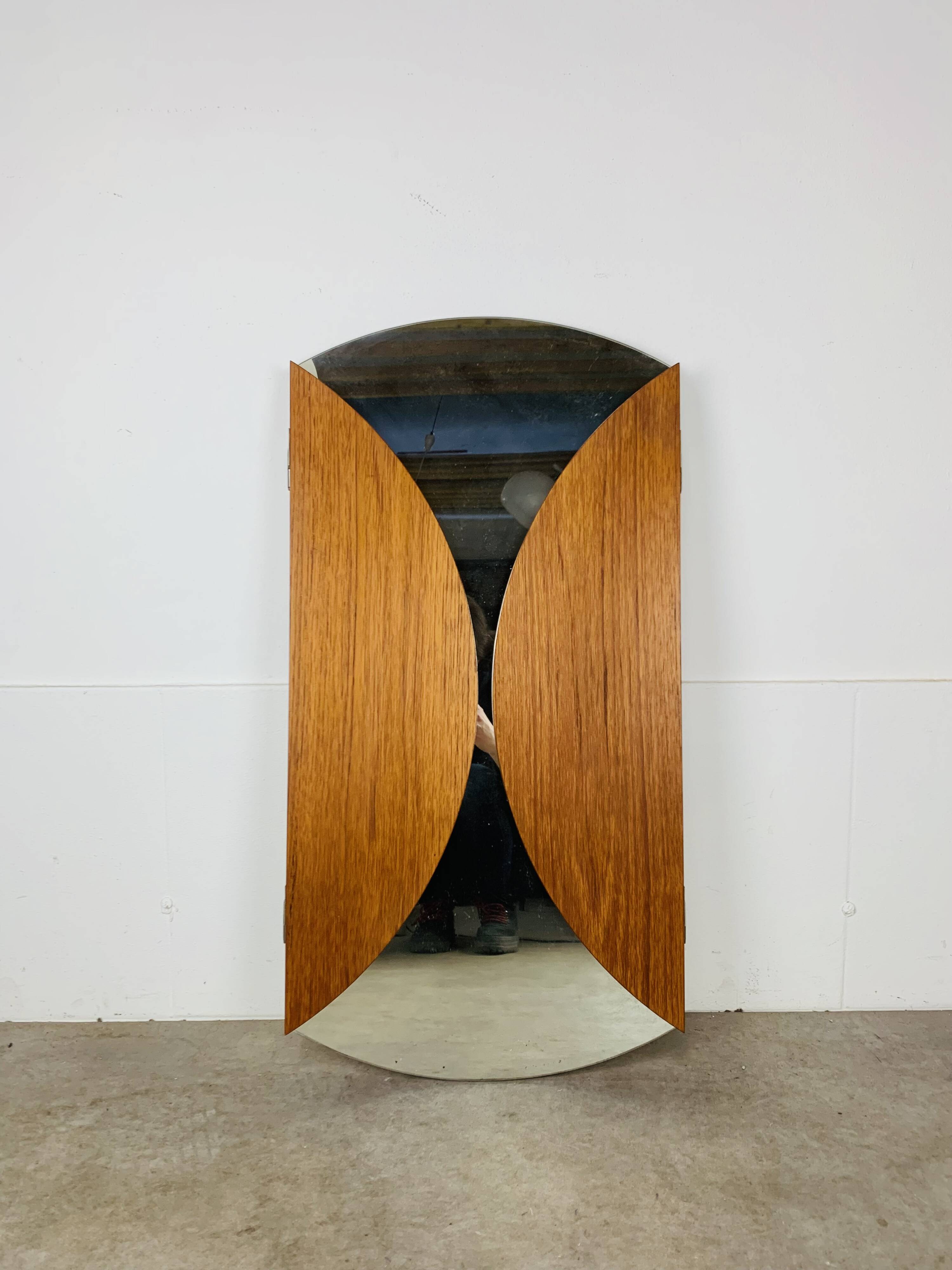 Scandinavian round triptych mirror, teak frame, 1960s.