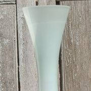 Single-stem vase in white opaline glass