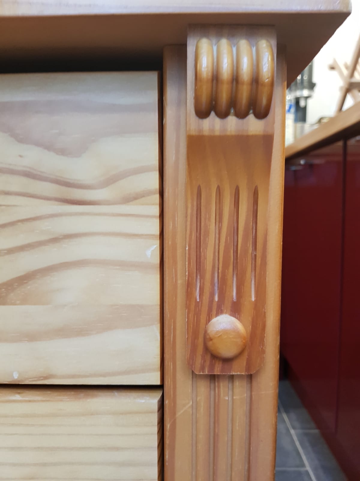 Pine chest of drawers