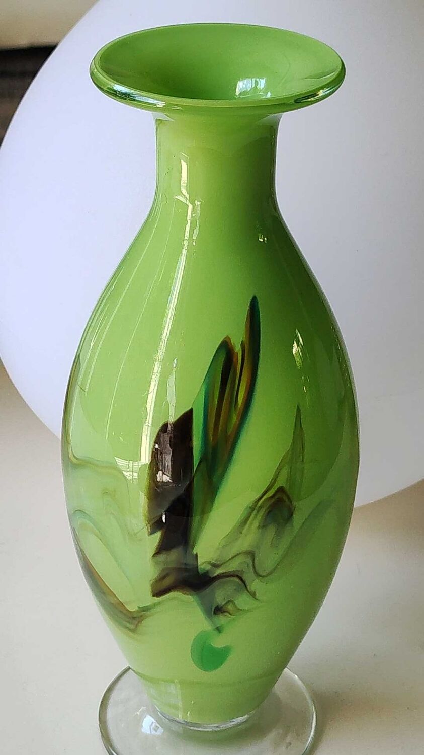 Dalian Glass & Co./Snowflakes vase in Murano style opown blown Art glass. Smoke scrolls. High 23.5 cm