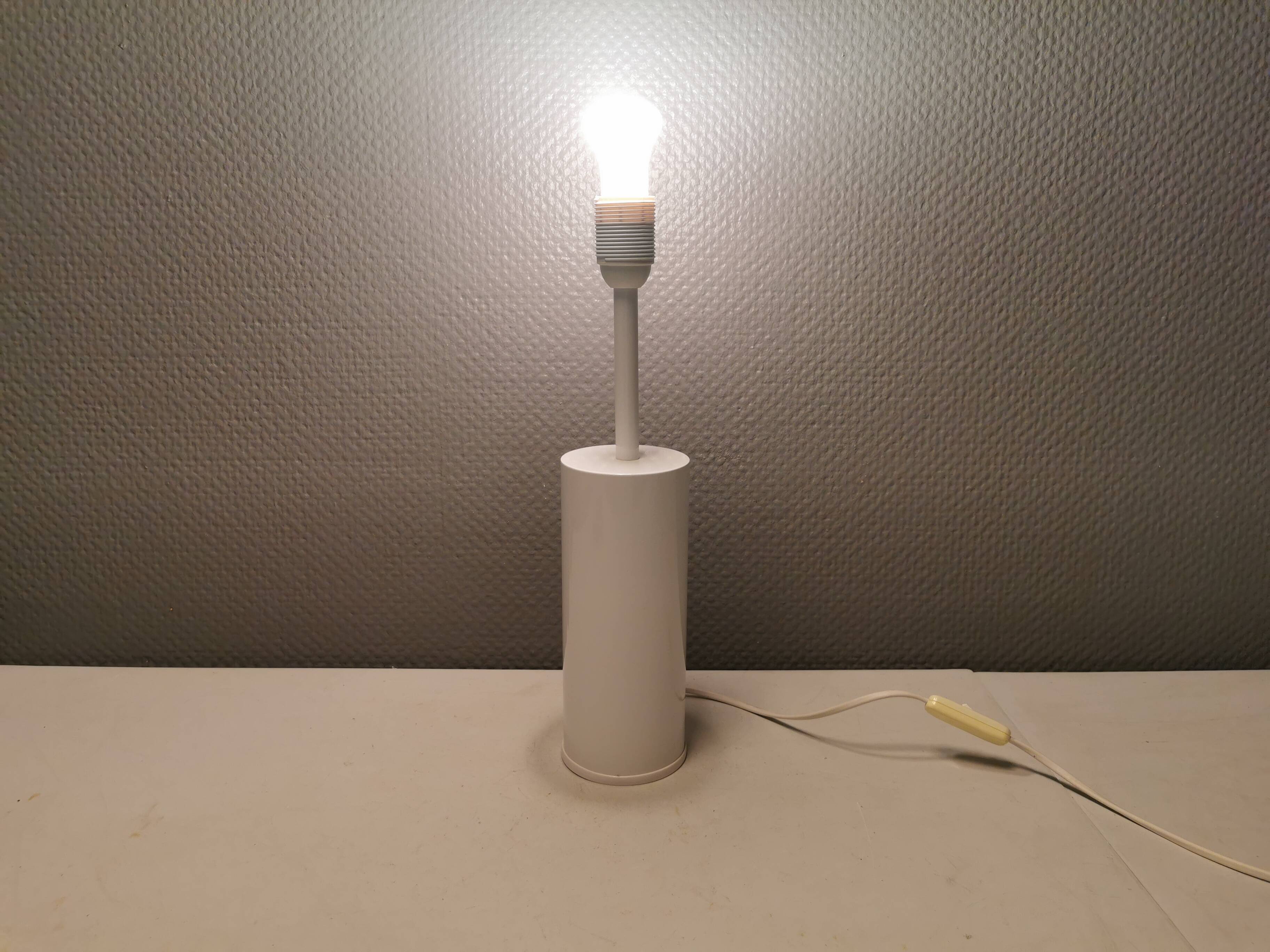 Classic table lamps in white lacquered metal from Danish Horn lighting 1980-90s.