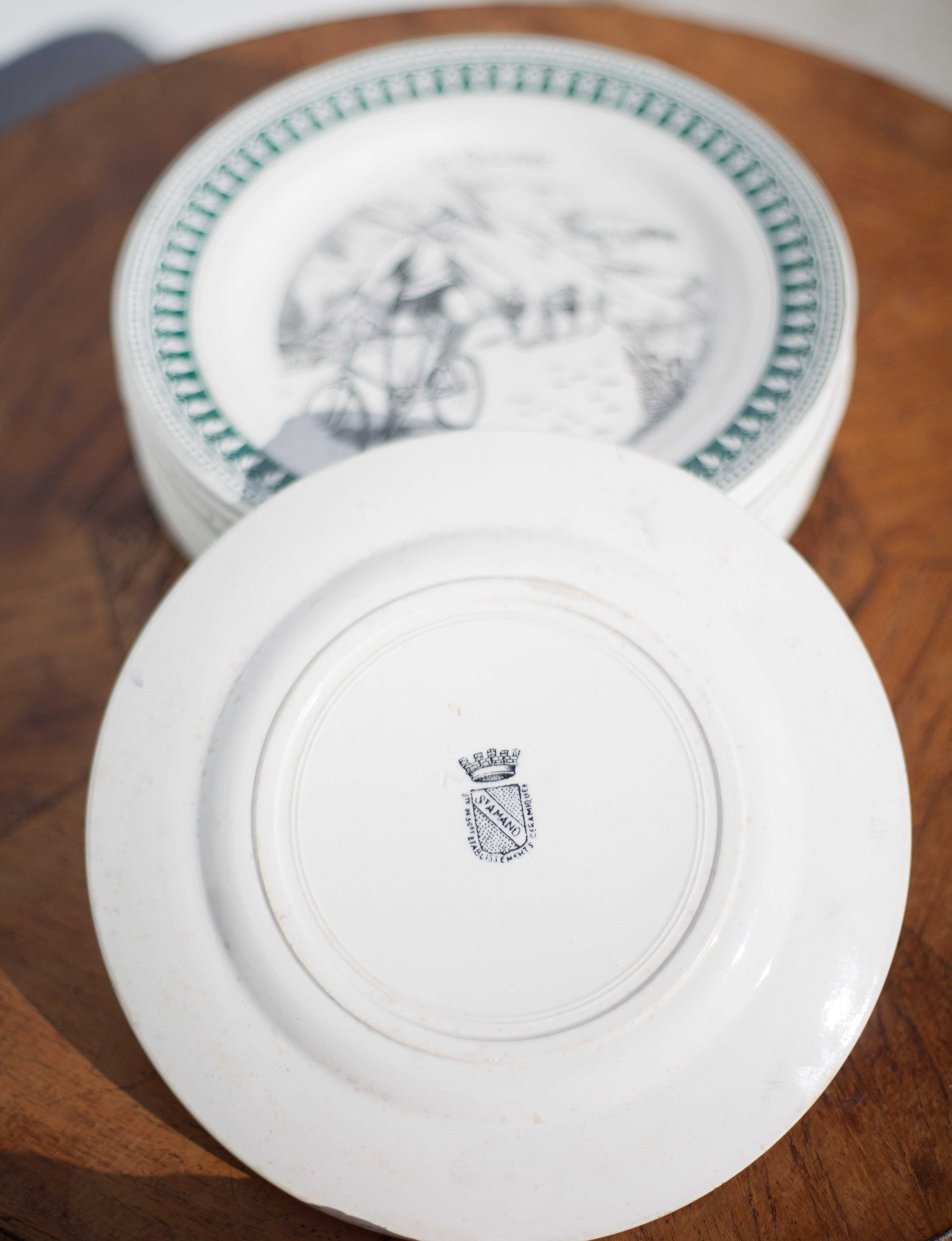 Service ceramic dessert plate St Amand x 11, cheese plate, talking plate theme sport