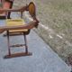Fauteuil trône mid-century marron et jaune paille en hêtre et tissu d'ameublement, années 1950