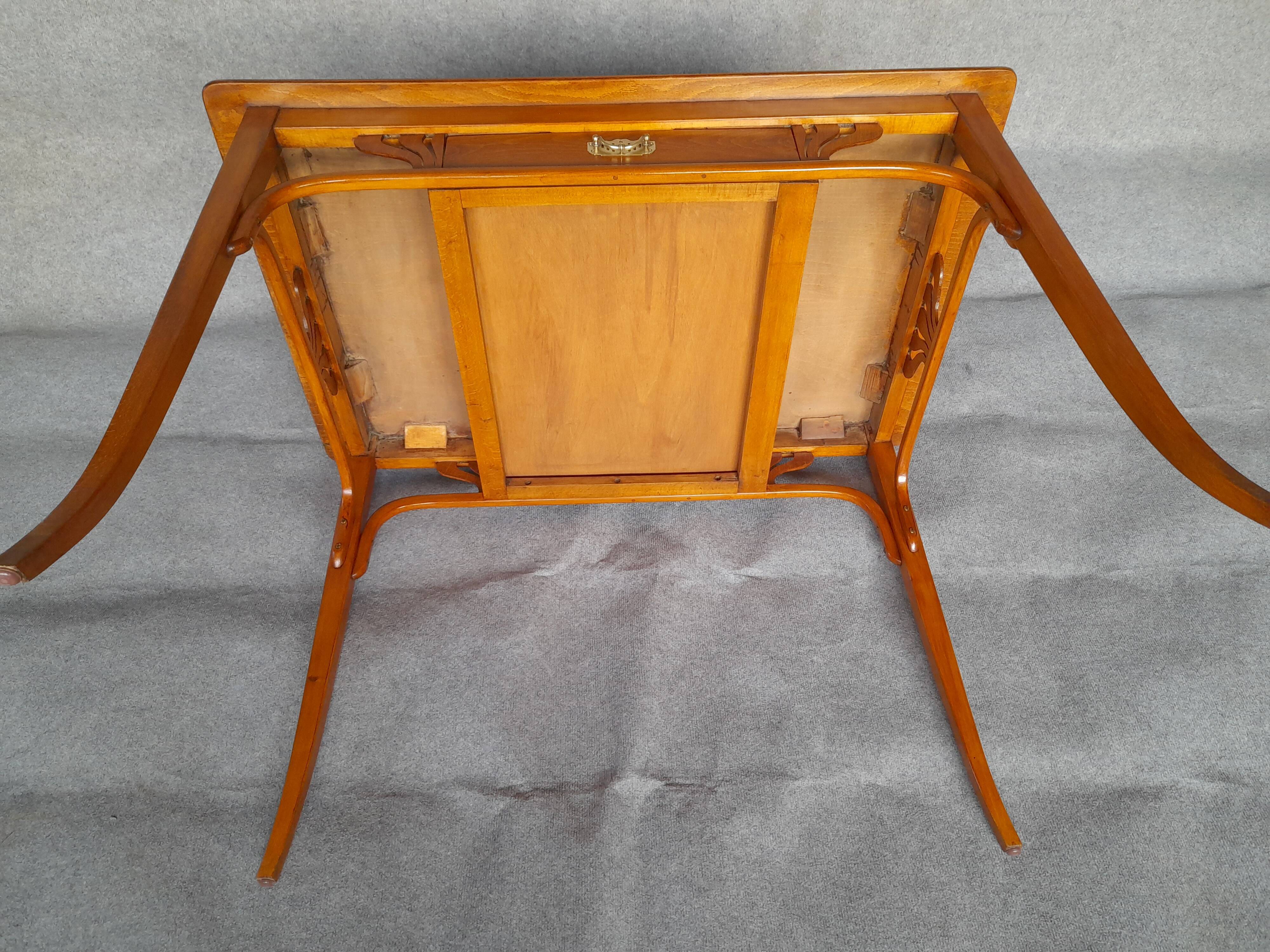 Bureau plat art nouveau estampillé de Kohn