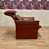 Adjustable and modular leather design armchair.