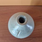 Vase, bouteille, soliflore en grès émaillé vert, Fred Ferry