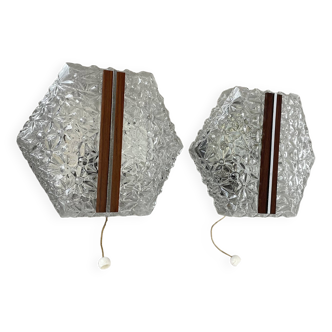 lot de 2 appliques murales en verre texturé et teck, Allemagne, années 1970