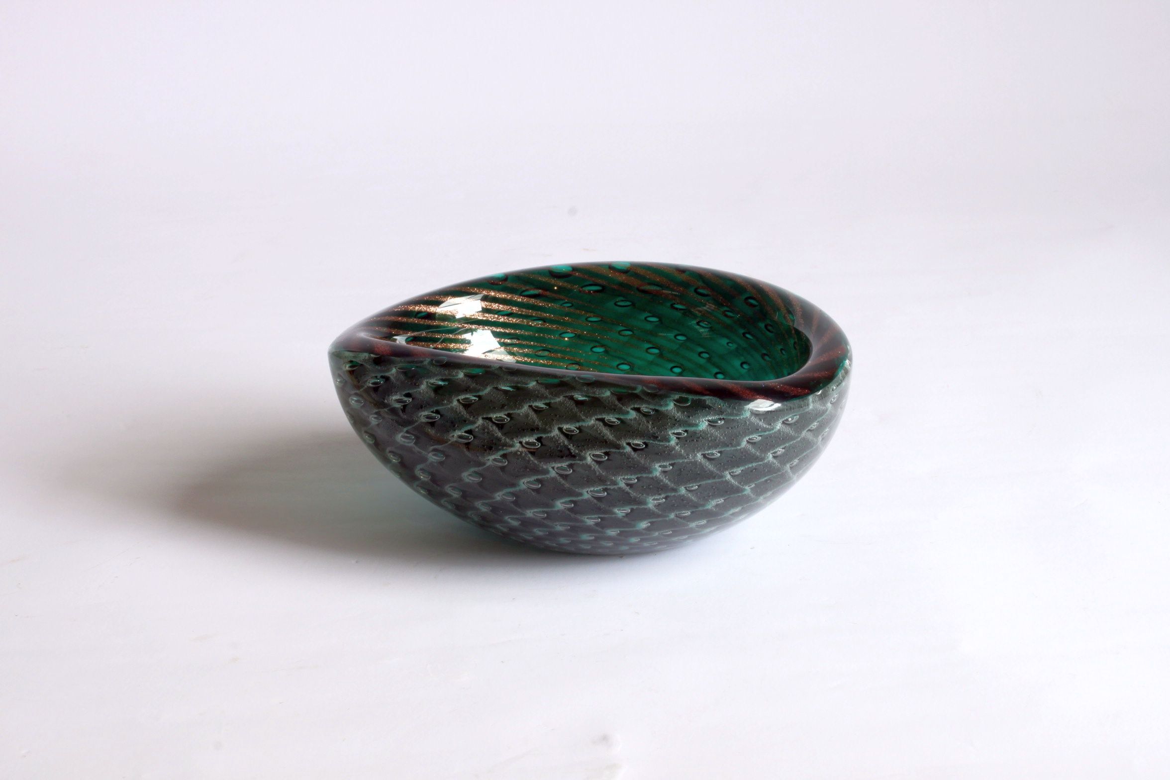 Gold flecked green bullicante and filigrana bowl, Murano 1950.
