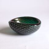 Vide poche bullicante et filigrana vert moucheté d’or, Murano 1950.