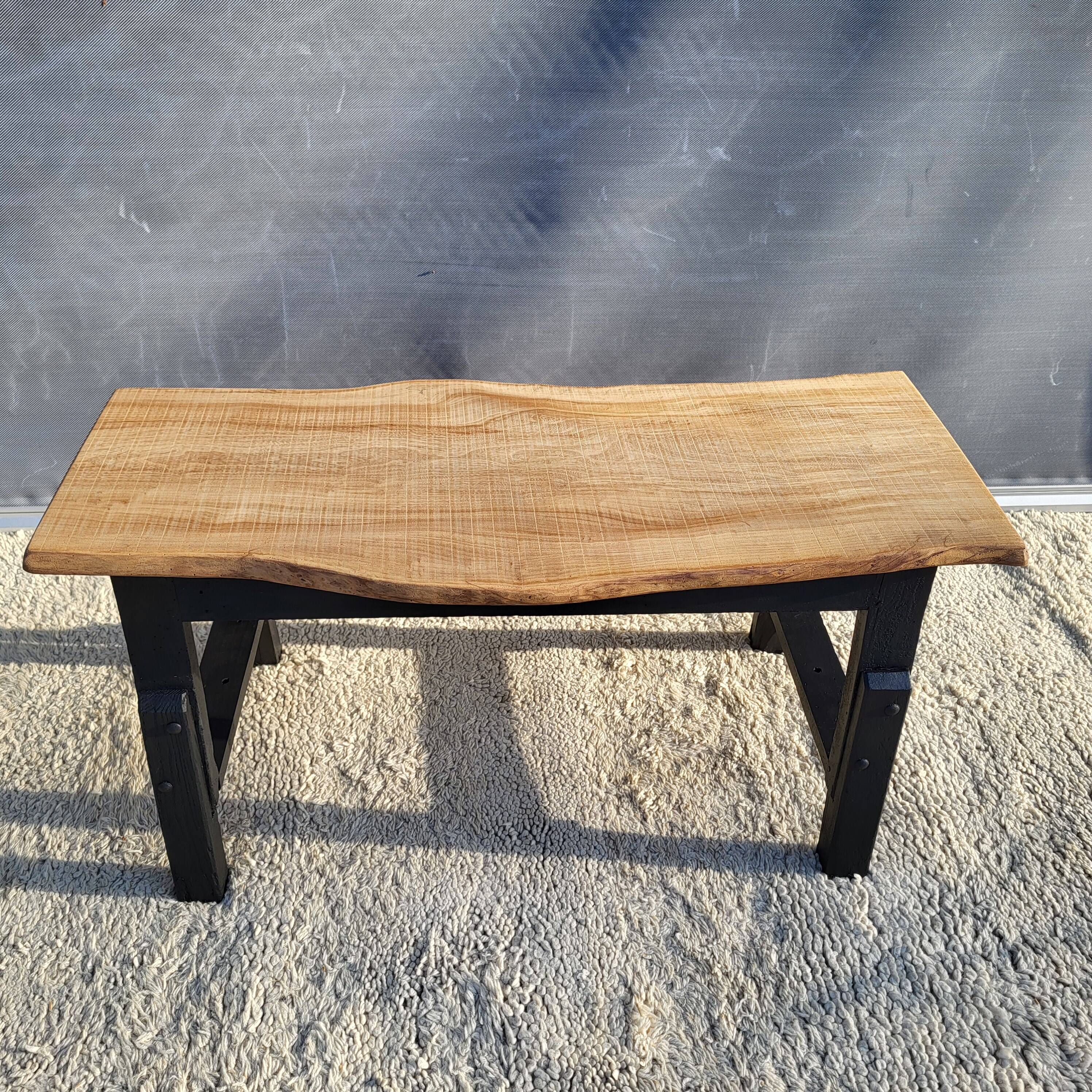 Bicolour coffee table in solid oak with 19th-century legs • Unique piece "Raw"