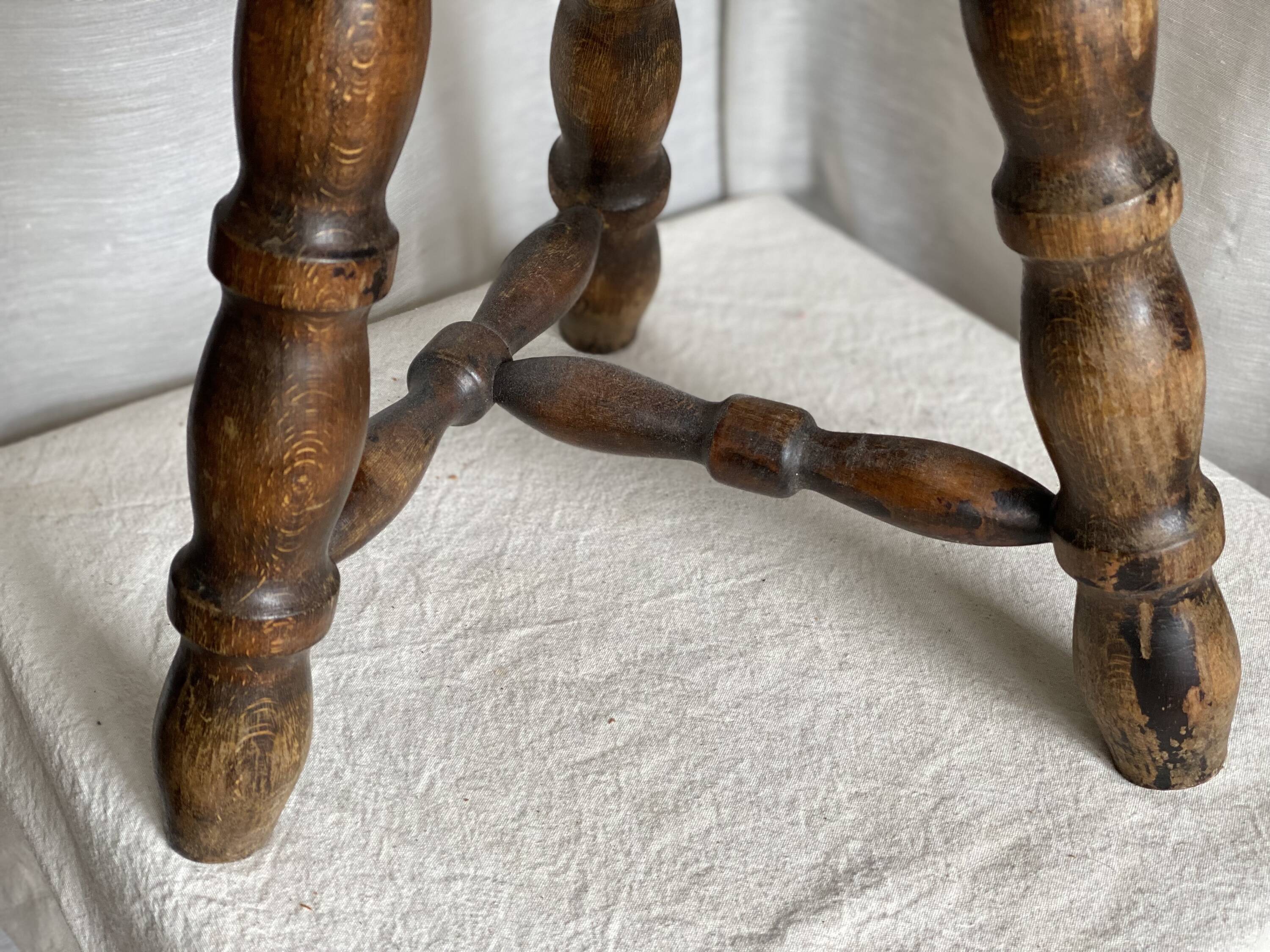 Vintage 1950-60s turned wood tripod stool with crossbar