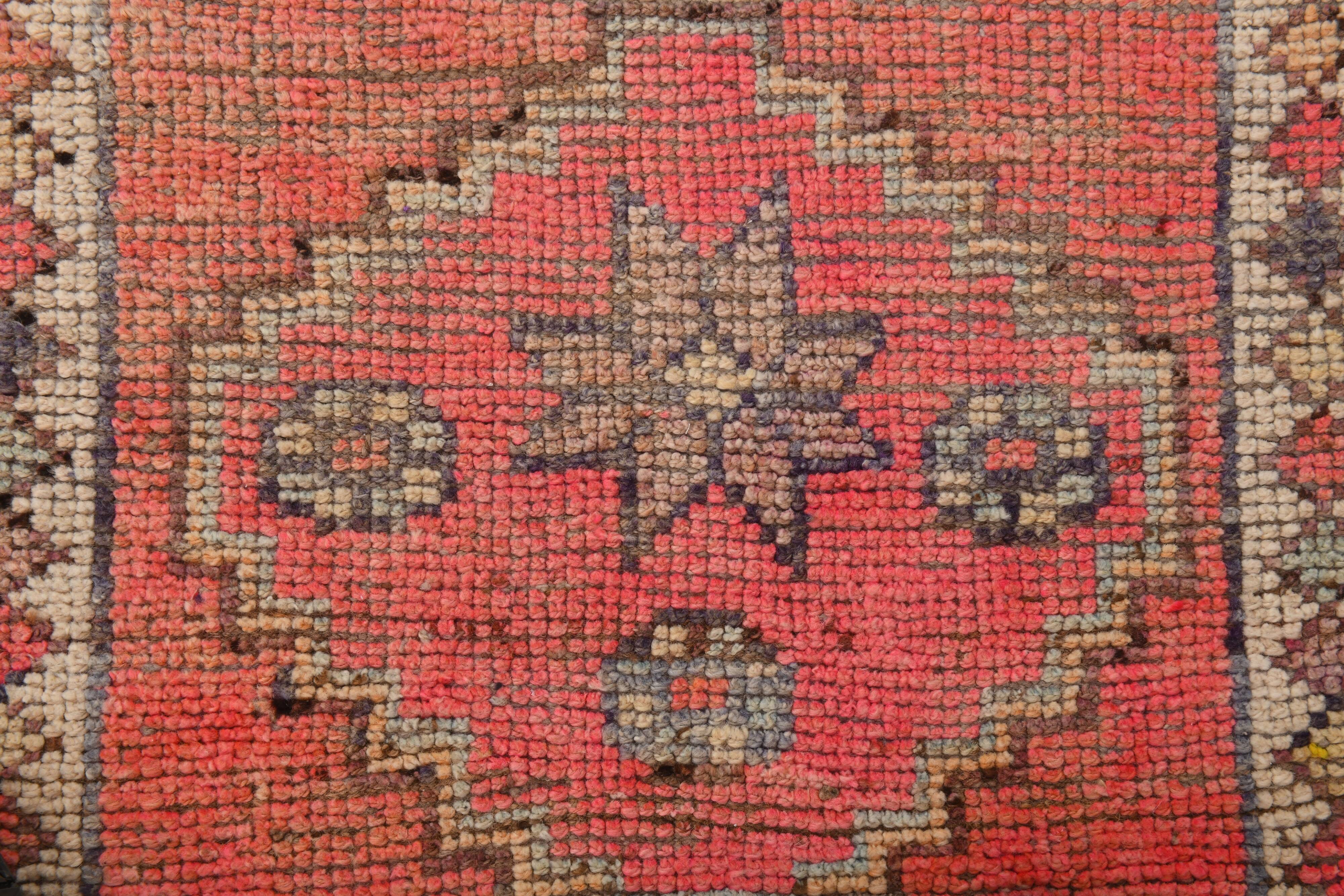 Tapis de couloir oriental vintage rose