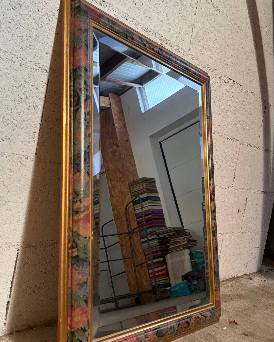 Patterned mirror