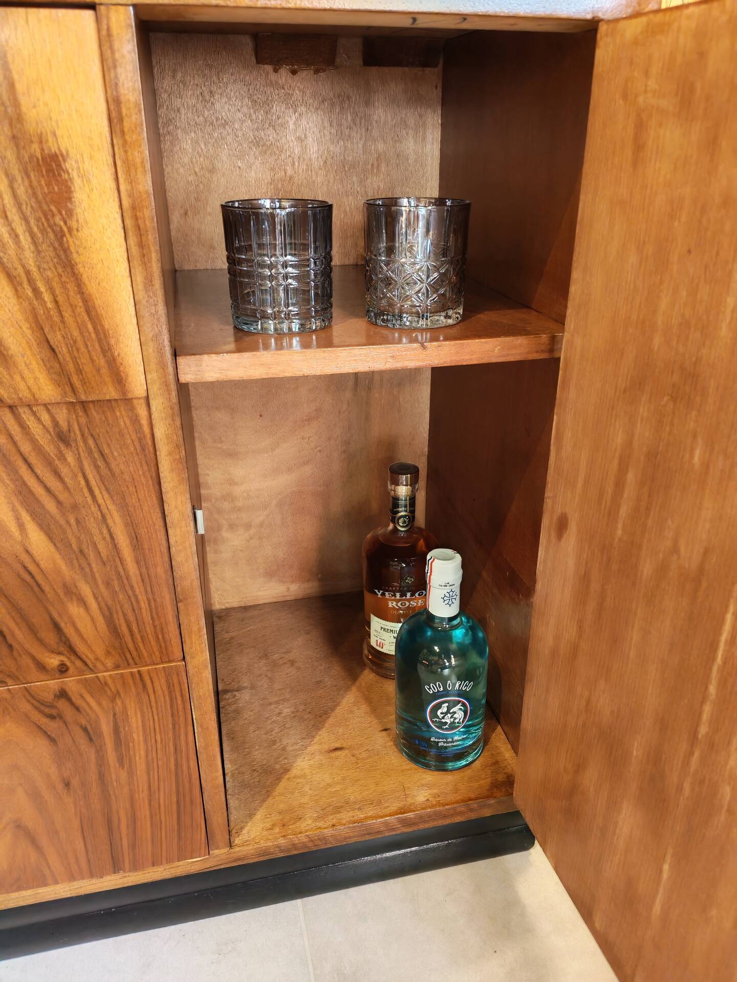Art Deco bar furniture