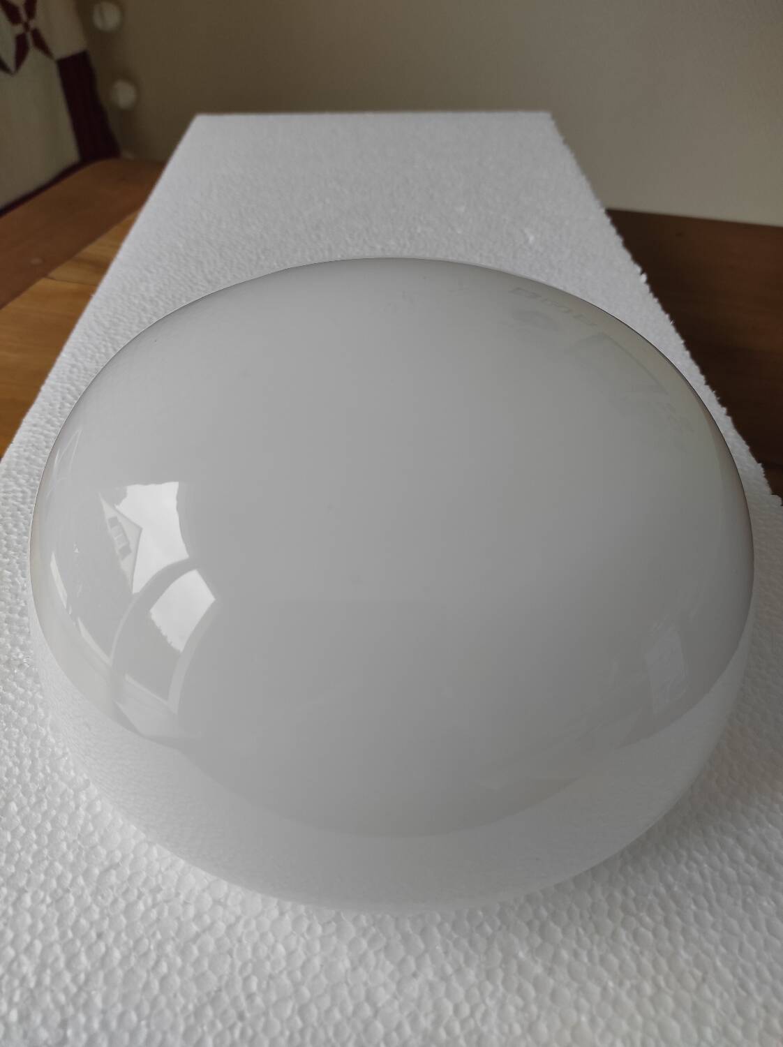 Opaline globe, diameter 20 cm