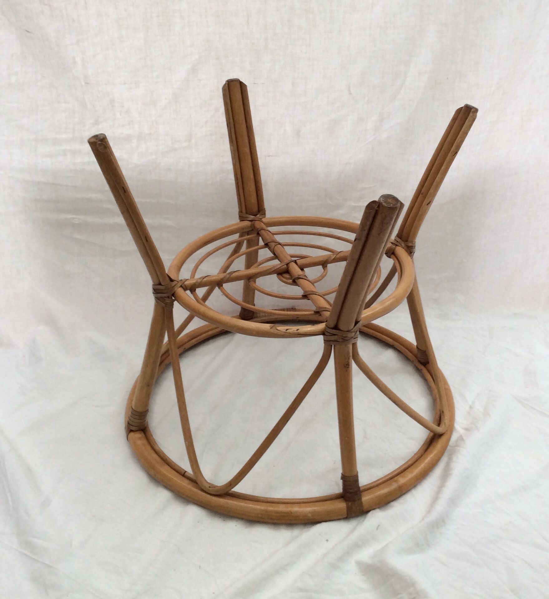 Table in rattan, bamboo and glass