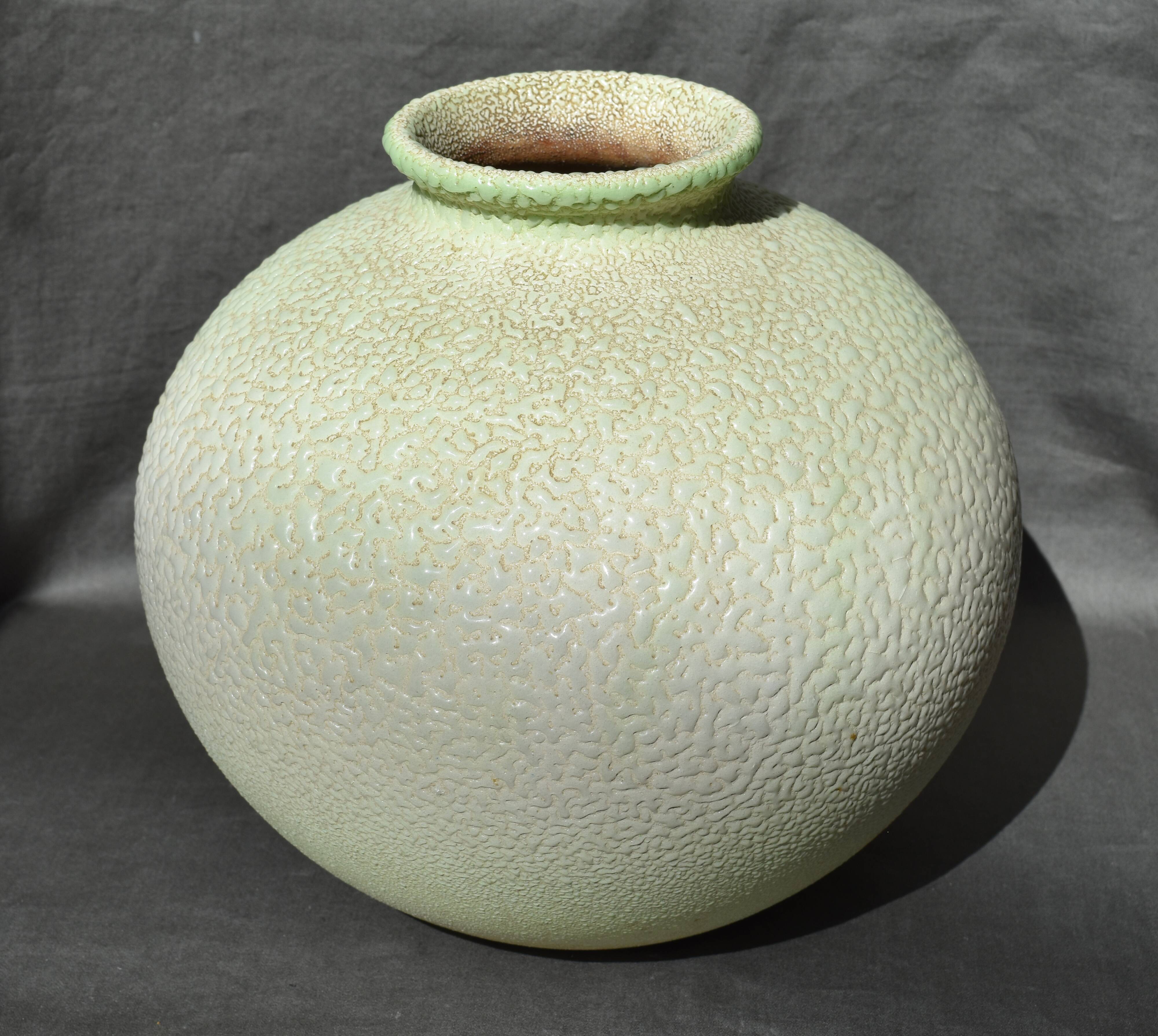 Ovoid vase in vermiculated ceramic art deco Sevres vinsare