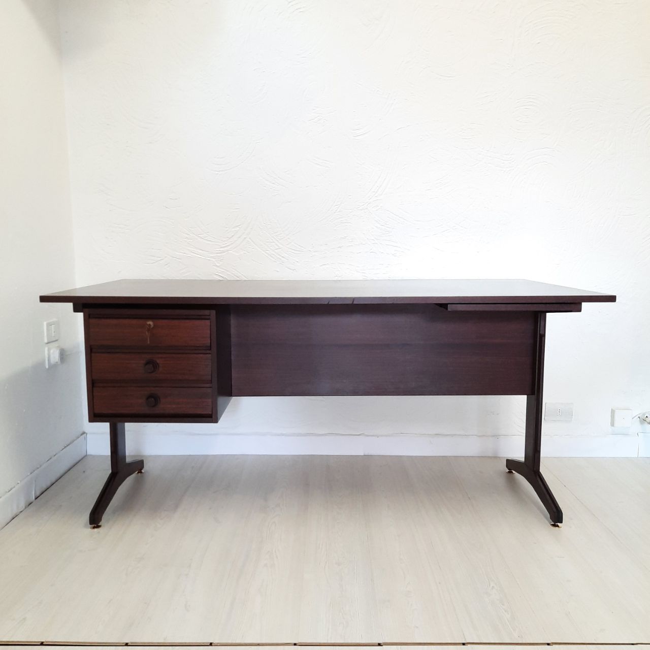 Center desk - vintage - AV contemporary furnishings