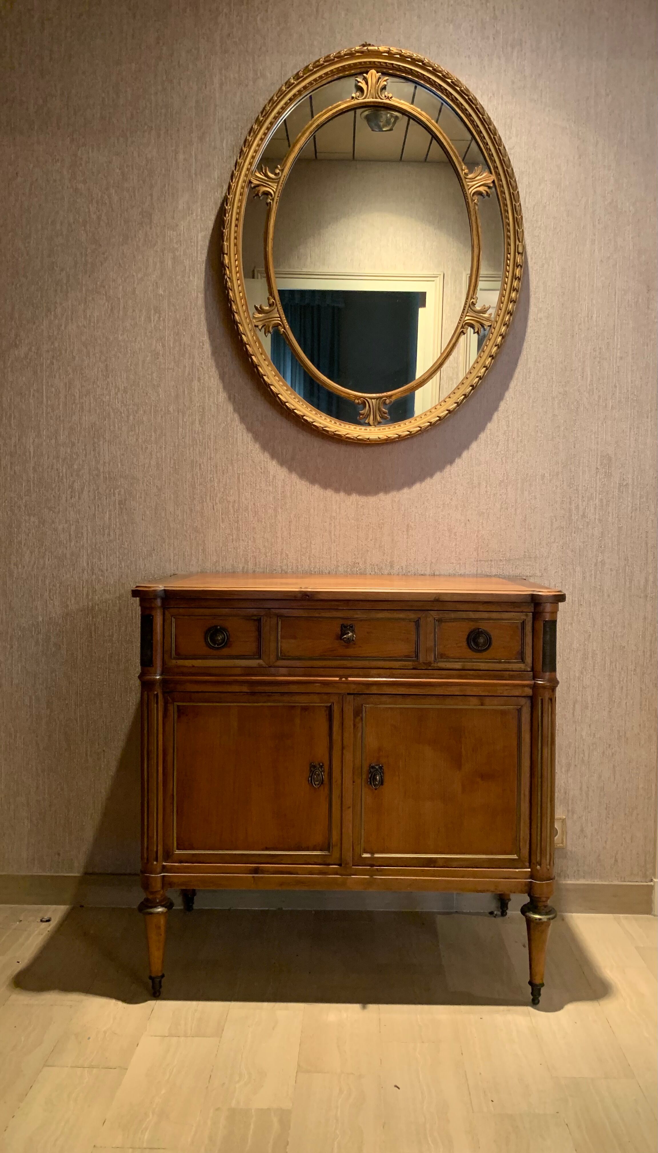 Commode de style Louis XVI