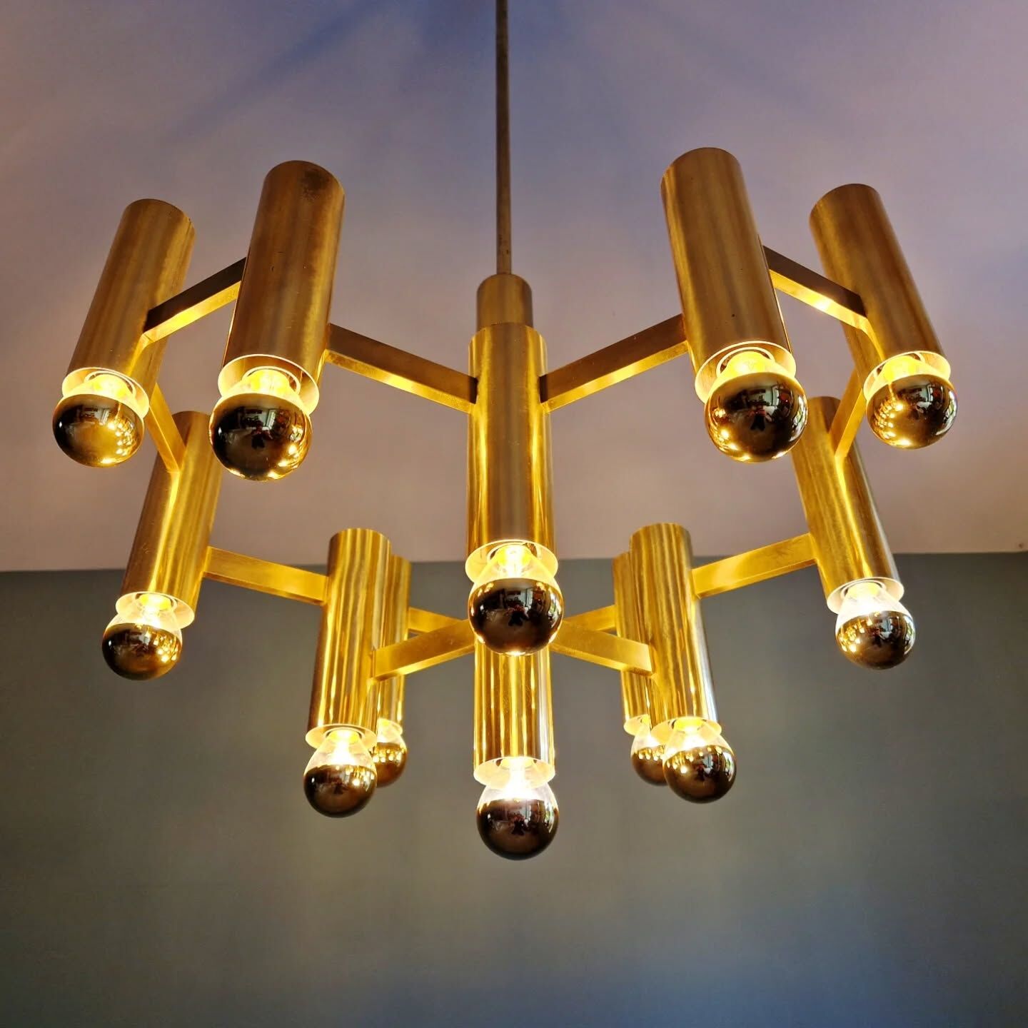 Large brass chandelier, design by Gaetano Sciolari, Boulanger, 1970.