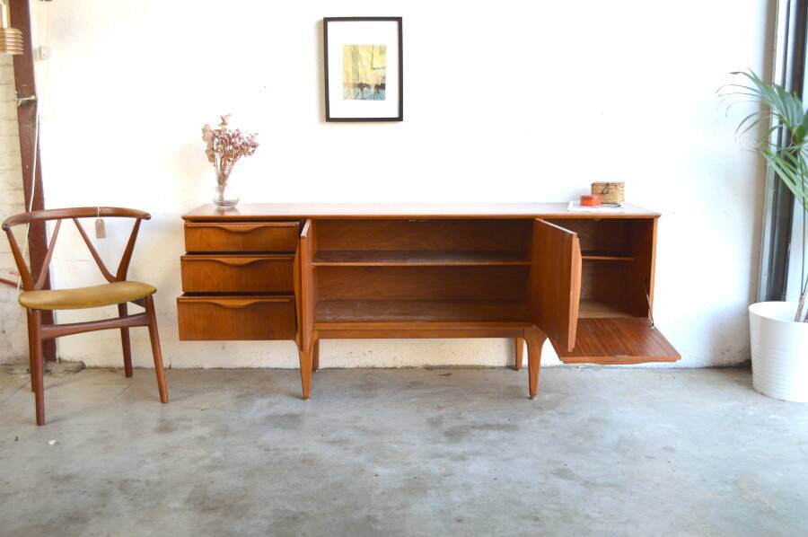 Vintage Scandinavian enfilade by Jentique – "wave" handles * 183 cm *