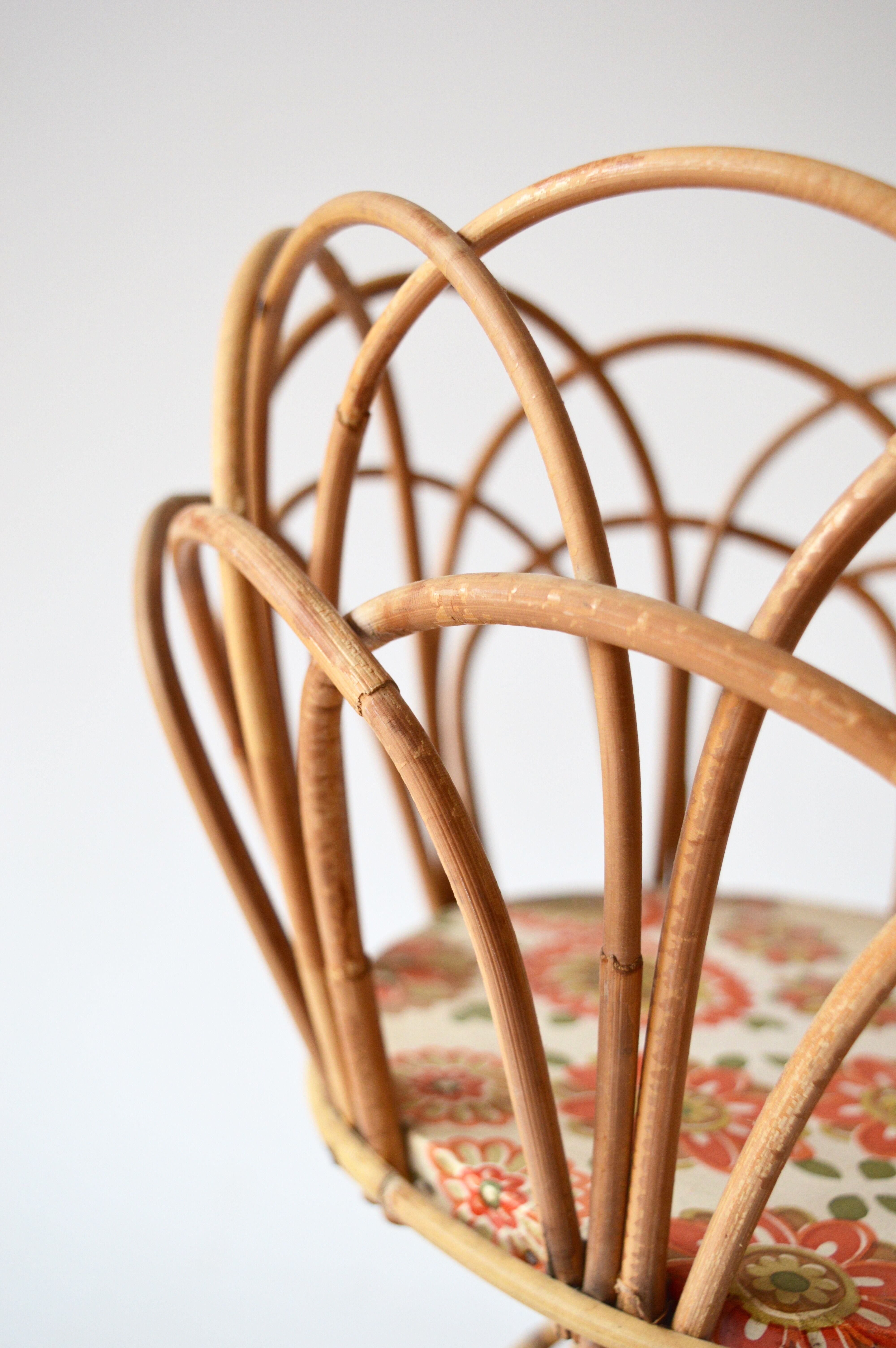 Rattan plant holder