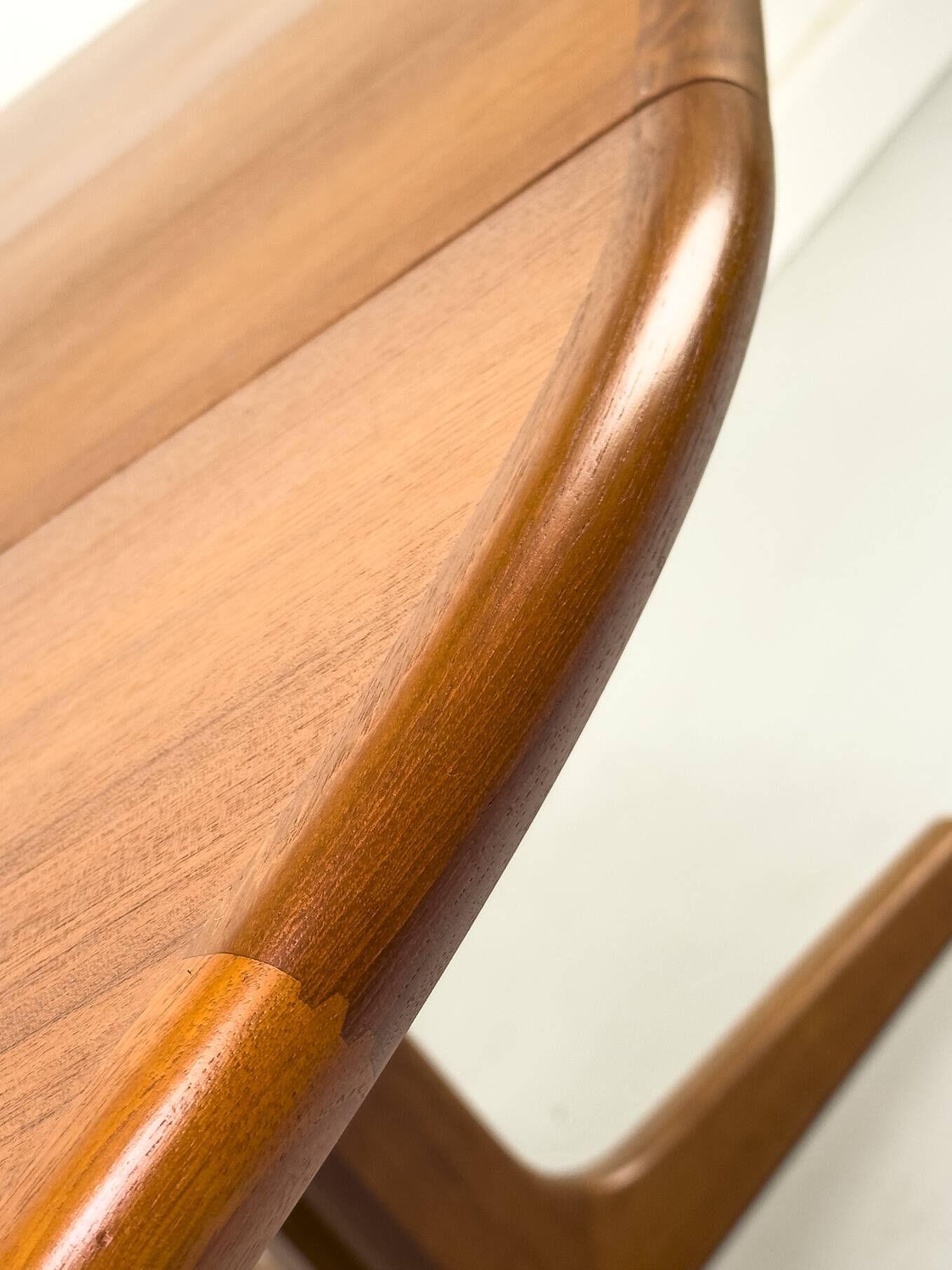 Table à manger ronde extensible danoise en teck, années 1970