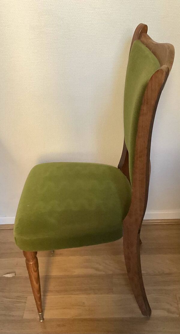 Chaise en velours vert vintage