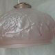 Globe en verre opaque rose luminaire art nouveau