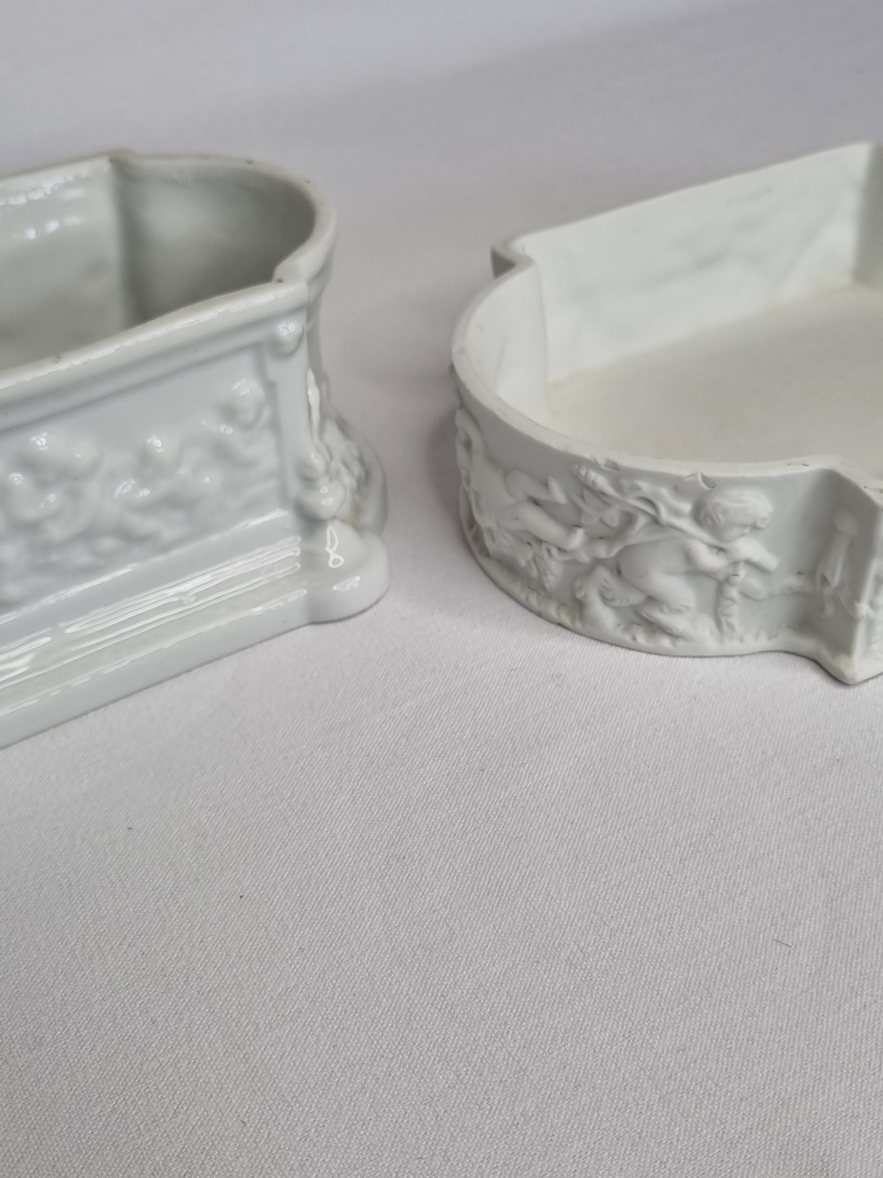 Set of two table planters in white porcelain "Capodimonte"