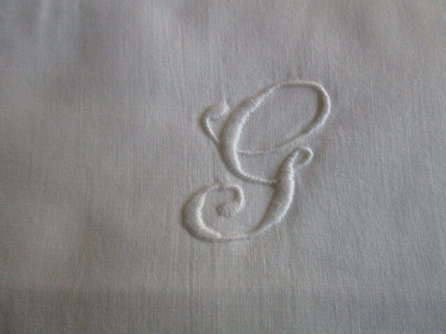 Old pillow taie in monogrammed cotton