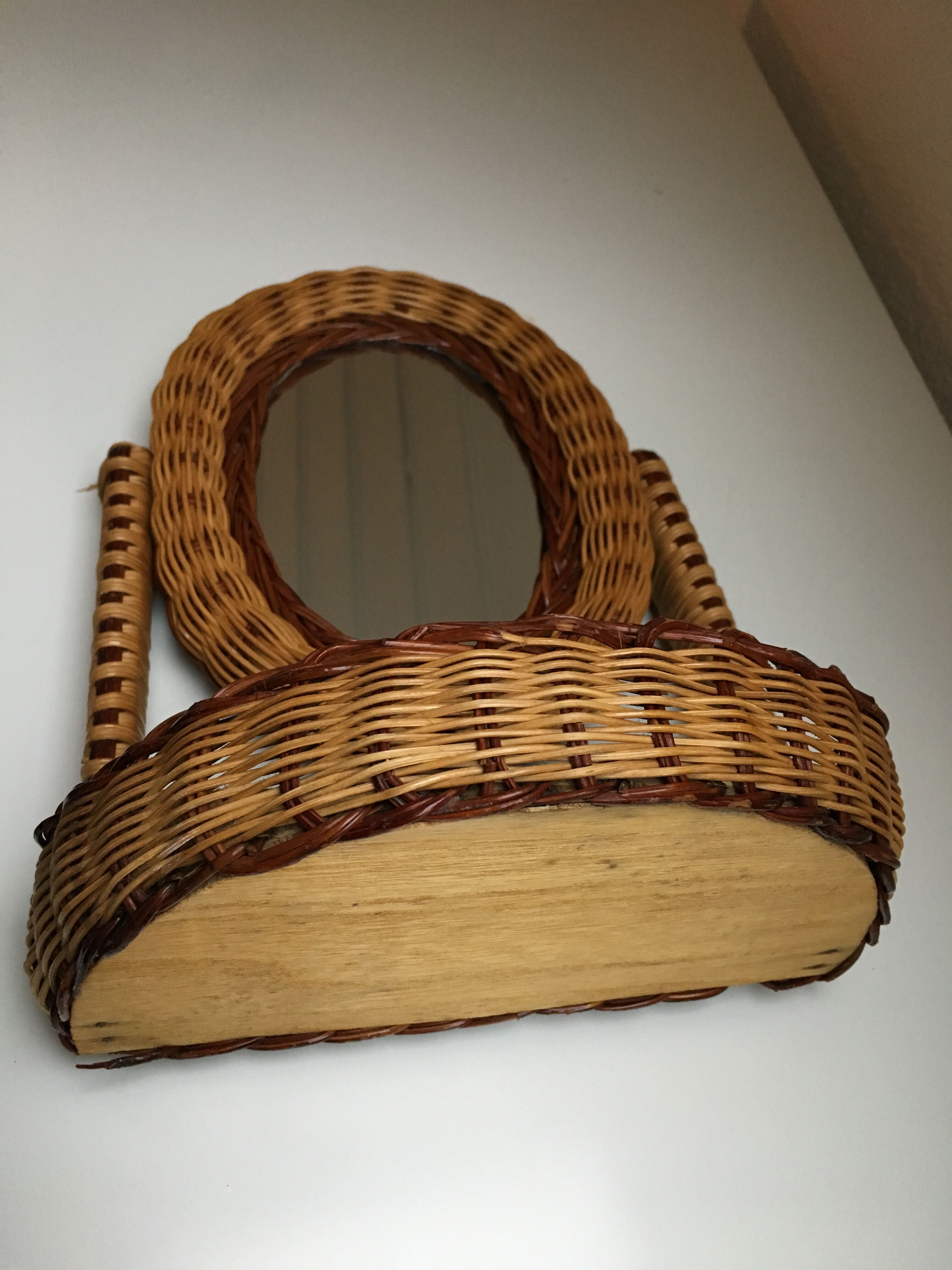Table mirror in rattan 29 x 20 cm