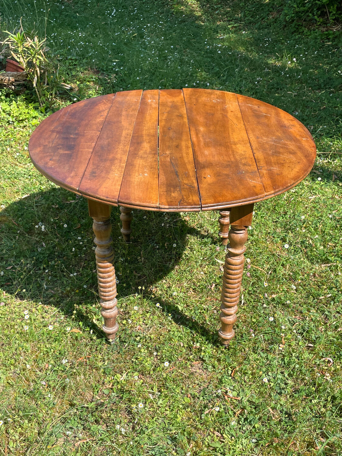 Oval wooden table with shutters Louis Philippe style