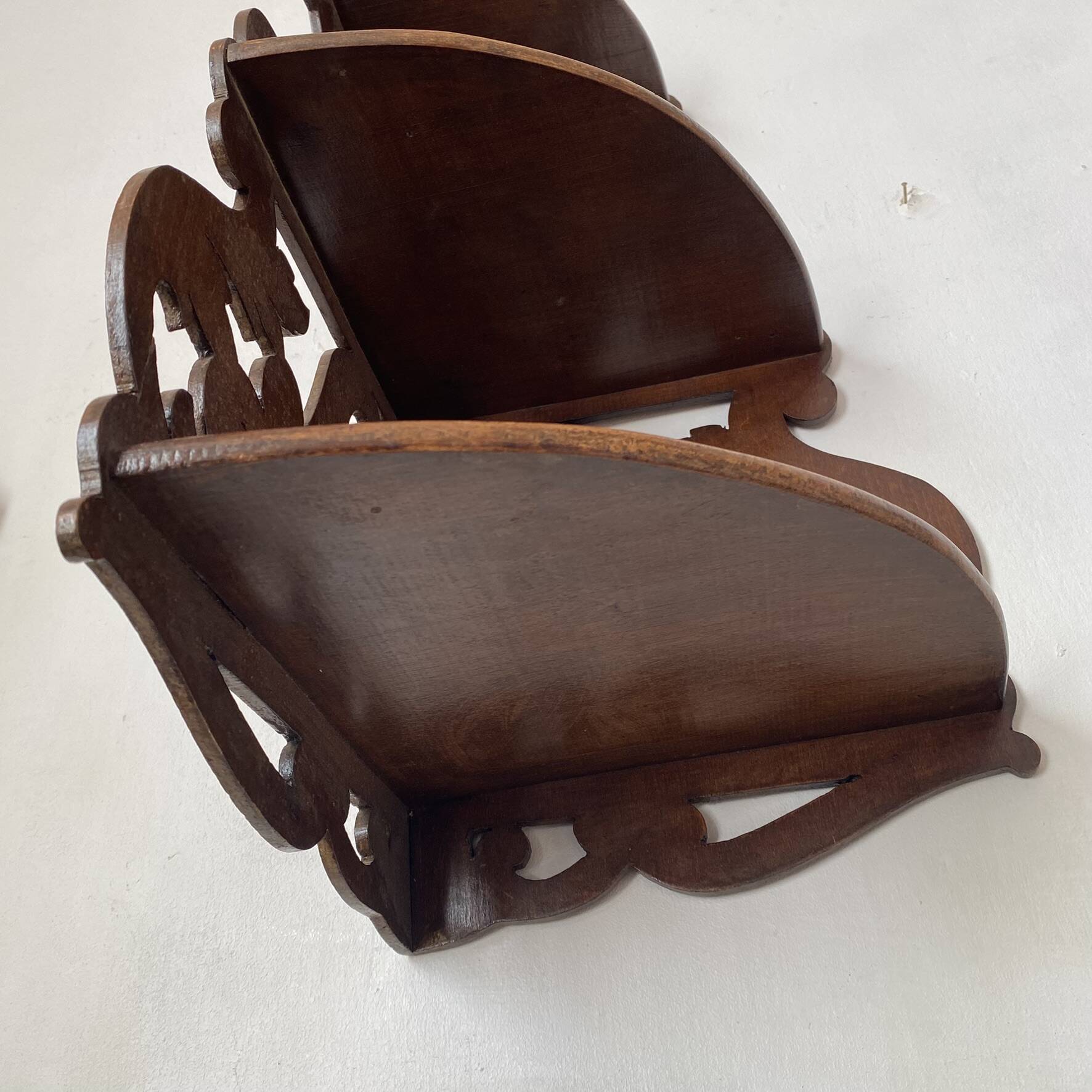 antique corner shelf in openwork wood with 3 shelves