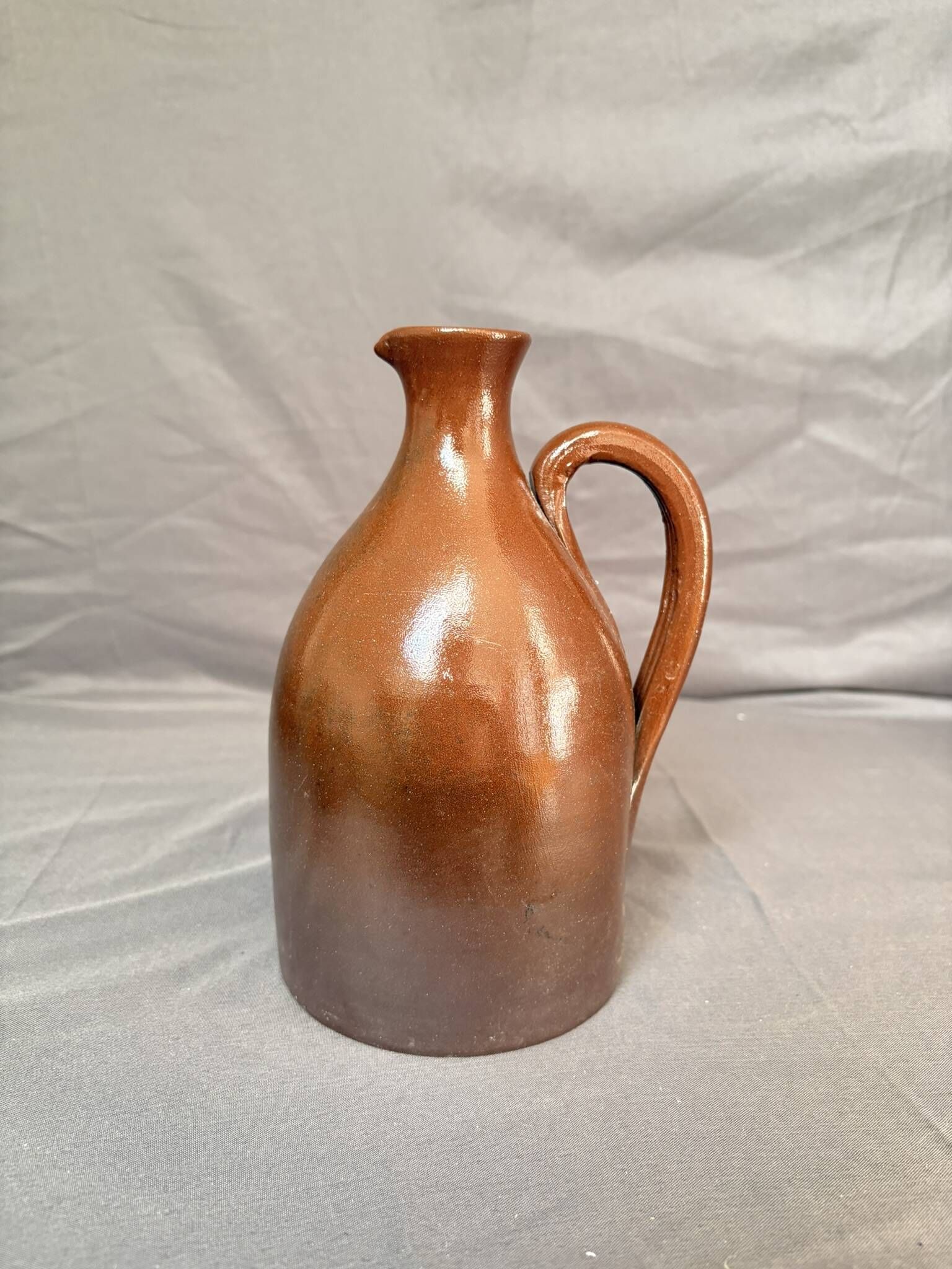 Ancien pichet, cruche, vase en grès marron