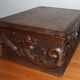 Coffret en bois sculpté ancien