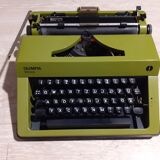 Machine à écrire portable olympia monica, olympia werke ag vilhelmshaven, fabriqué au royaume-uni