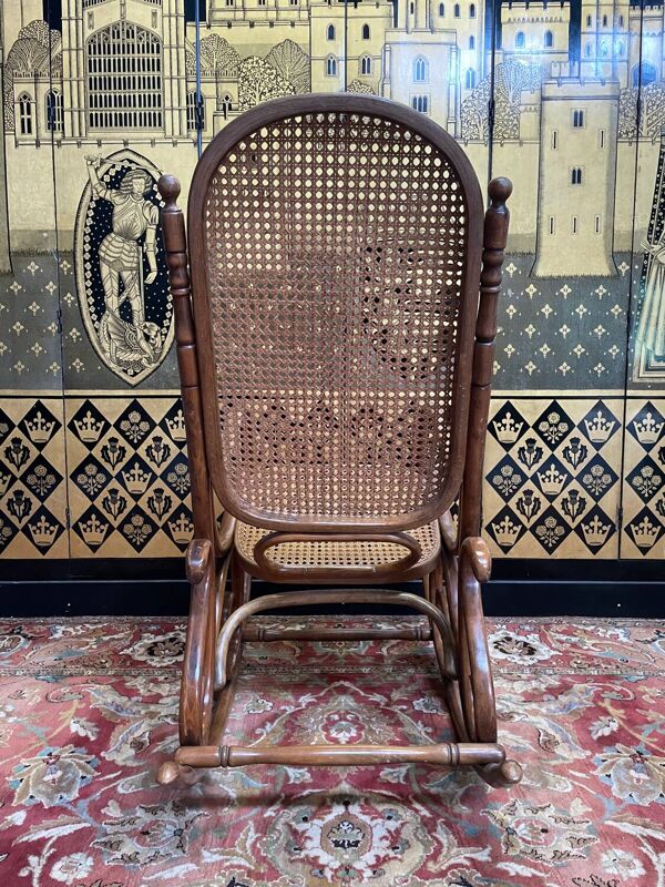 Rocking-chair Thonet en bois courbé et cannage
