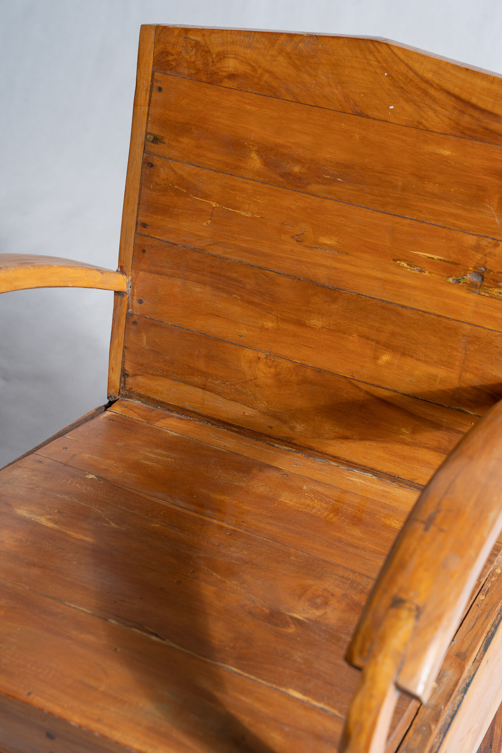 Fauteuil asiatique en lattes de bois upcyclé