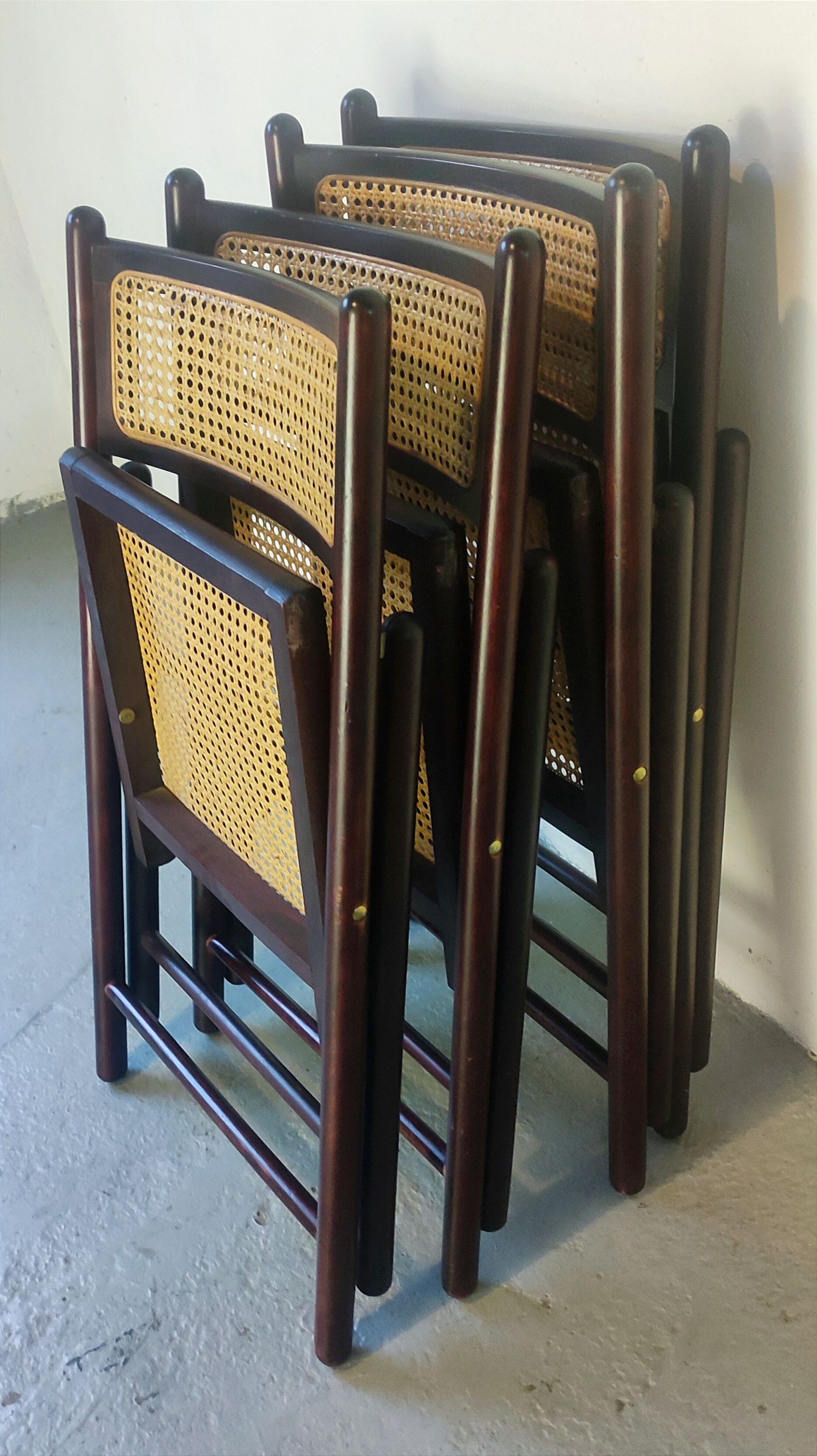 Canned folding chairs